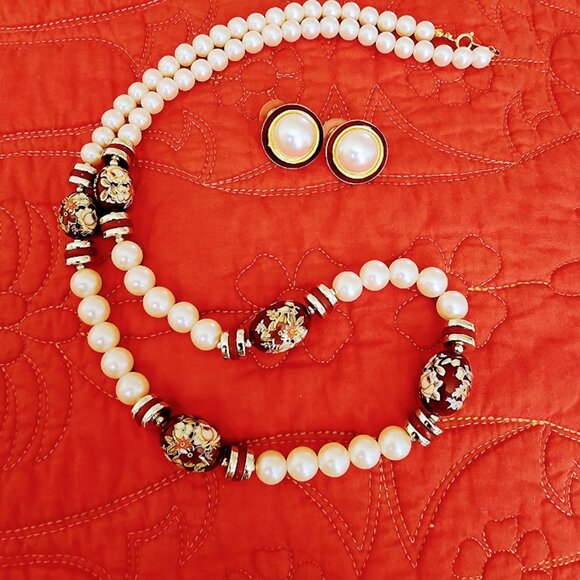 Vintage Creamy Faux Pearl & Crimson Red Cloisonne' Bead Necklace & Earrings - Picture 5 of 7